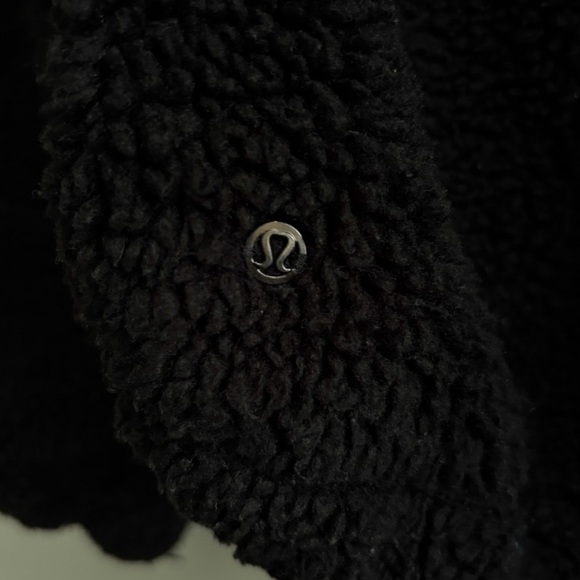 Lululemon Cozy Black Sherpa Jacket - Picture 2 of 4
